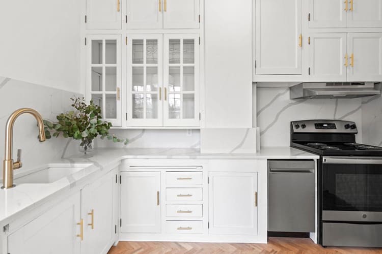 Painted vs Stained Kitchen Cabinetry – Which Is Best For You?